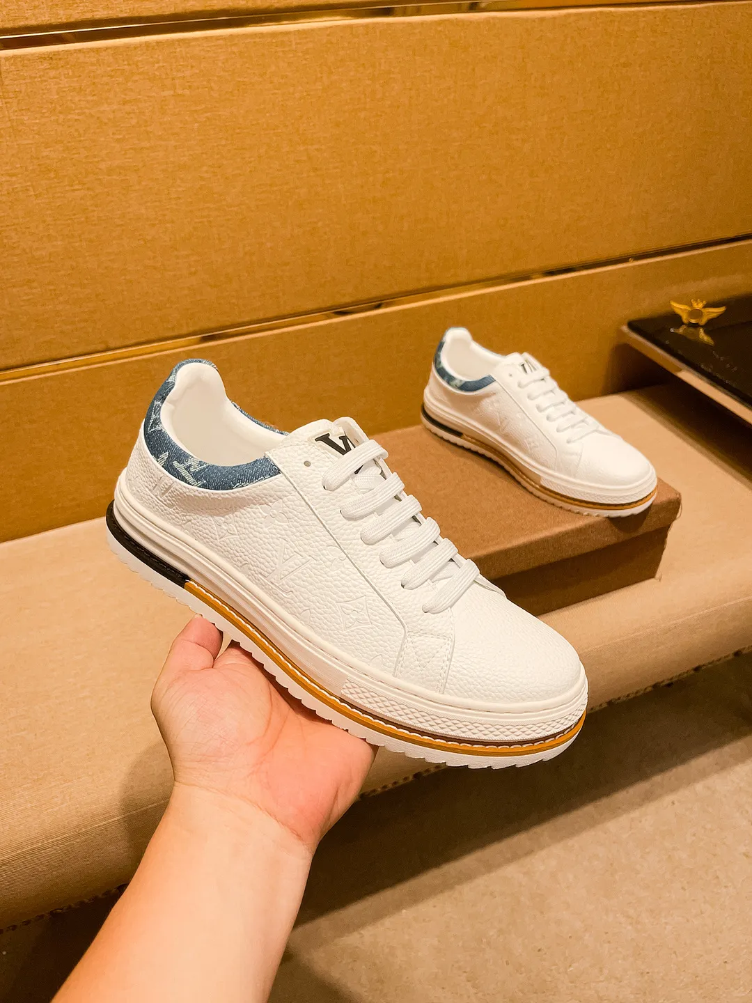Men's shoes 💰 420💰👍【LV】🔥🔝Louis Vuitton, high-end men's shoes brand, official website 1:1 latest masterpiece: the upper is made of Italian imported first-layer cowhide🔥Official website original special technical cloth fabric matching🔥Original comfortable and breathable lining➕Original designated non-slip outsole🔥Make walking more convenient and comfortable! An exclusive new model, a stunning work, a beautiful 1:1 replica [color] compared to the official quality! Create a fashionable personality to set off your uniqueness! A must-have for trendy men! 🔥, sizes: 38-44. color:.     2⃣️colors available🔥
